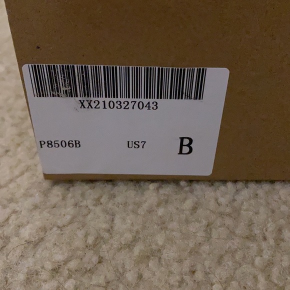 Brand new heels size 7 - Picture 3 of 5